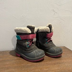 Snow boots